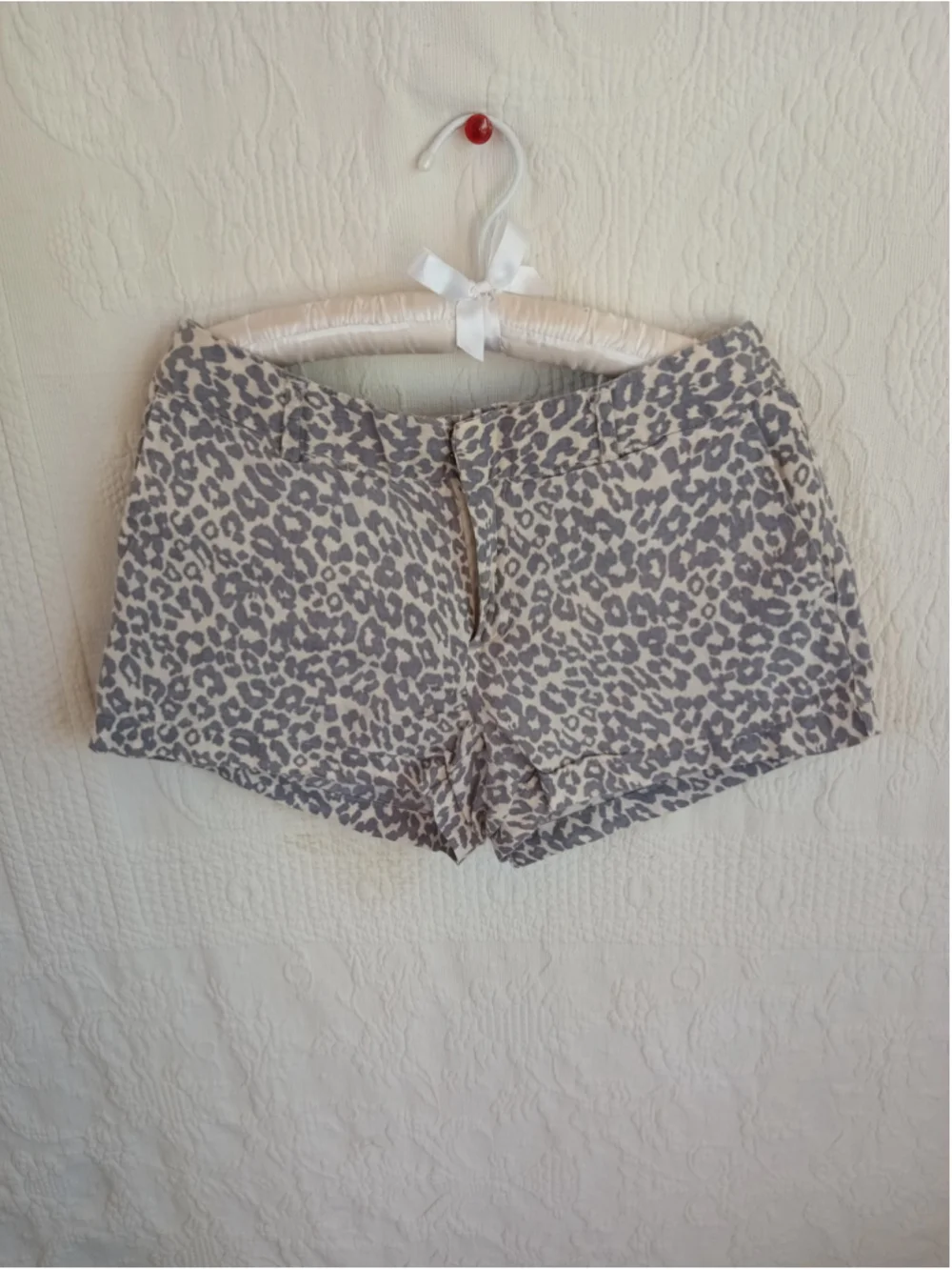 Cynthia Rowley linen shorts gray beige leopard animal print neutral Y2K low rise